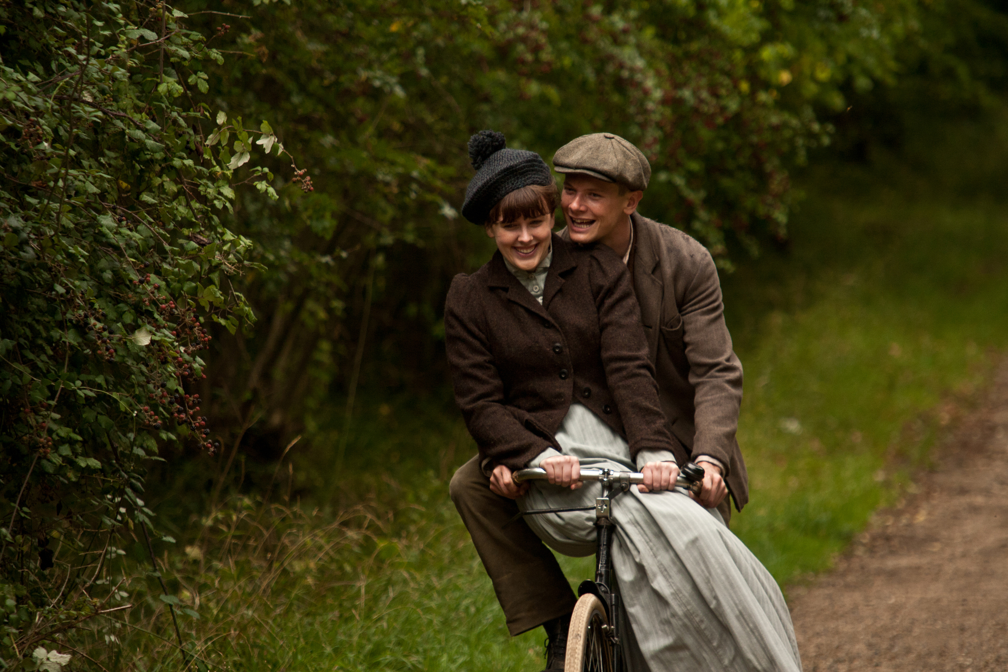 Still of Jack O'Connell and Alexandra Roach in Private Peaceful (2012)