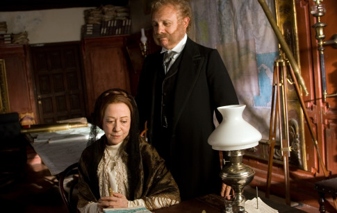 Still of Hector Elizondo and Fernanda Montenegro in Love in the Time of Cholera (2007)