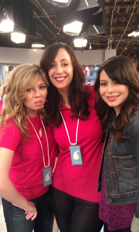 episode iPear Store with Miranda Cosgrove & Jennette McCurdy on the set of iCarly