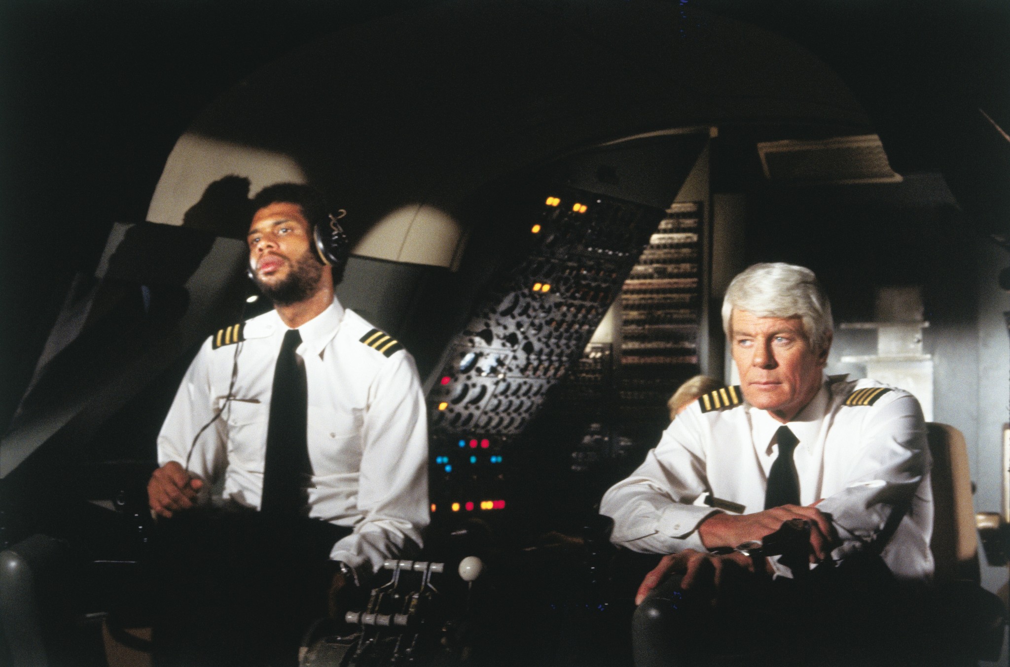 Still of Kareem Abdul-Jabbar and Peter Graves in Airplane! (1980)