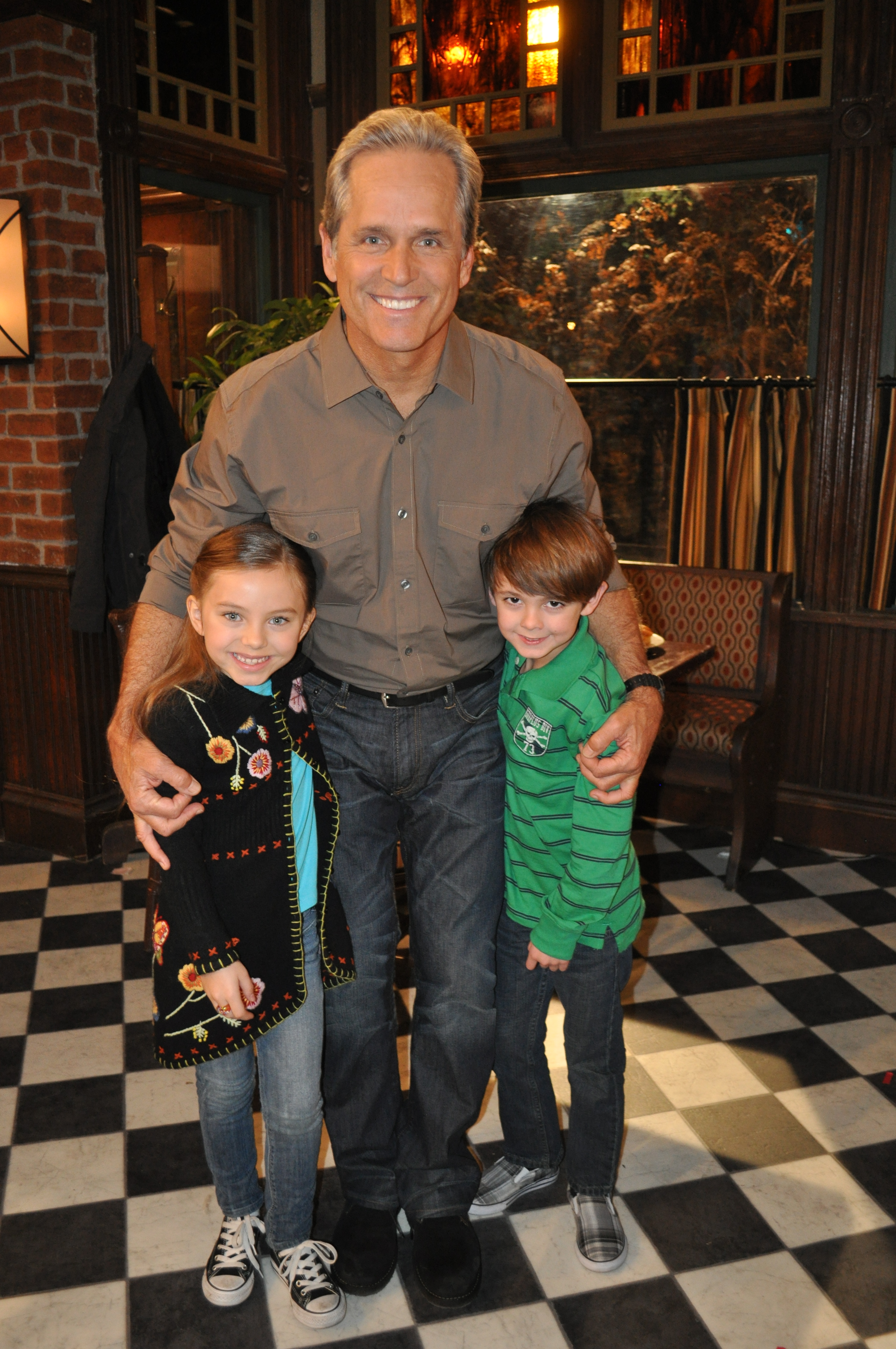 Hot In Cleveland, Max Charles, Gregory Harrison, Caitlin Carmichael