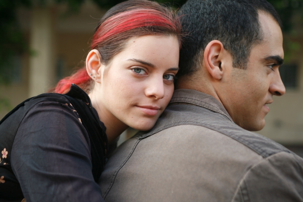 Still of Hili Yalon and Shredi Jabarin in Sof Shavua B'Tel Aviv (2008)