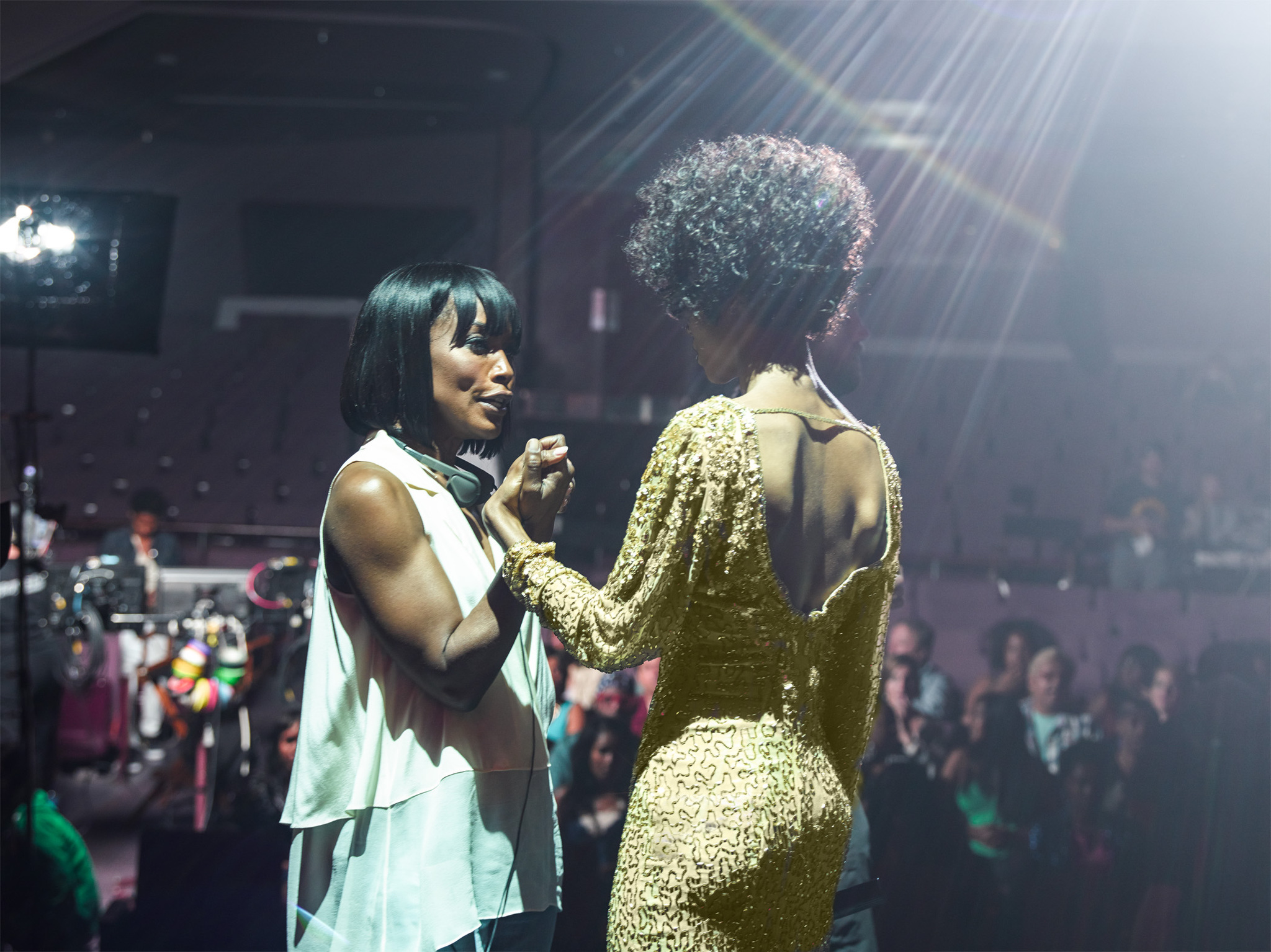 Still of Angela Bassett and Yaya DaCosta in Whitney (2015)