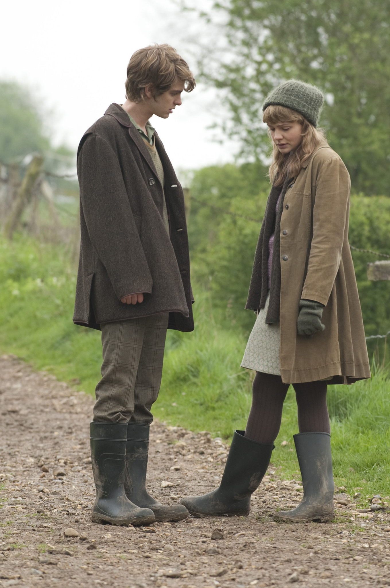 Still of Carey Mulligan and Andrew Garfield in Never Let Me Go (2010)