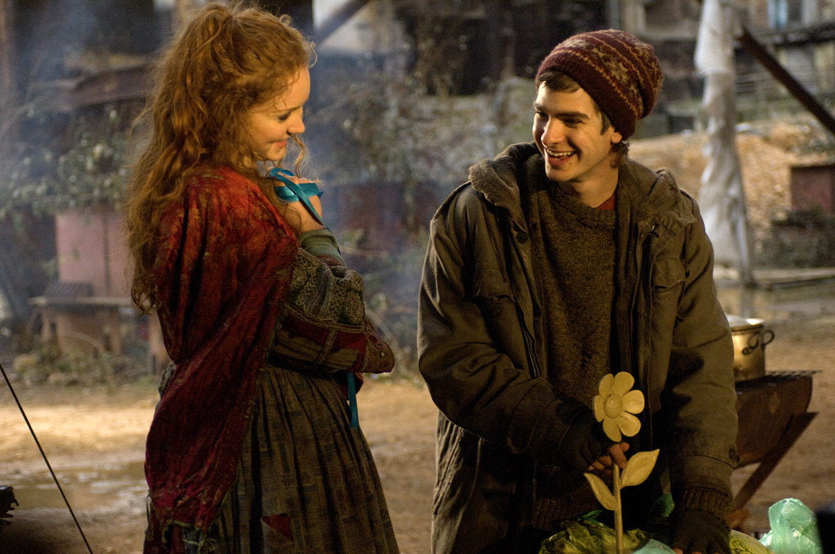 Still of Andrew Garfield and Lily Cole in The Imaginarium of Doctor Parnassus (2009)