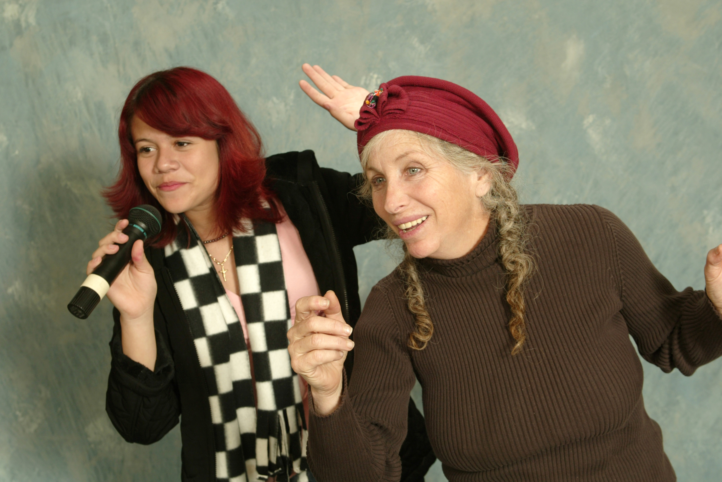 Allison Iraheta and Pepper Jay rehearse for American Idol, Season 8.