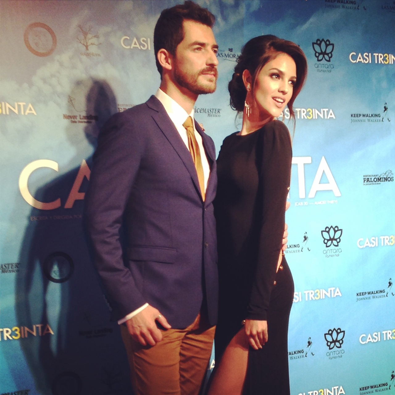 Red carpet premier CASI TR3INTA. Eiza González Manuel Balbi