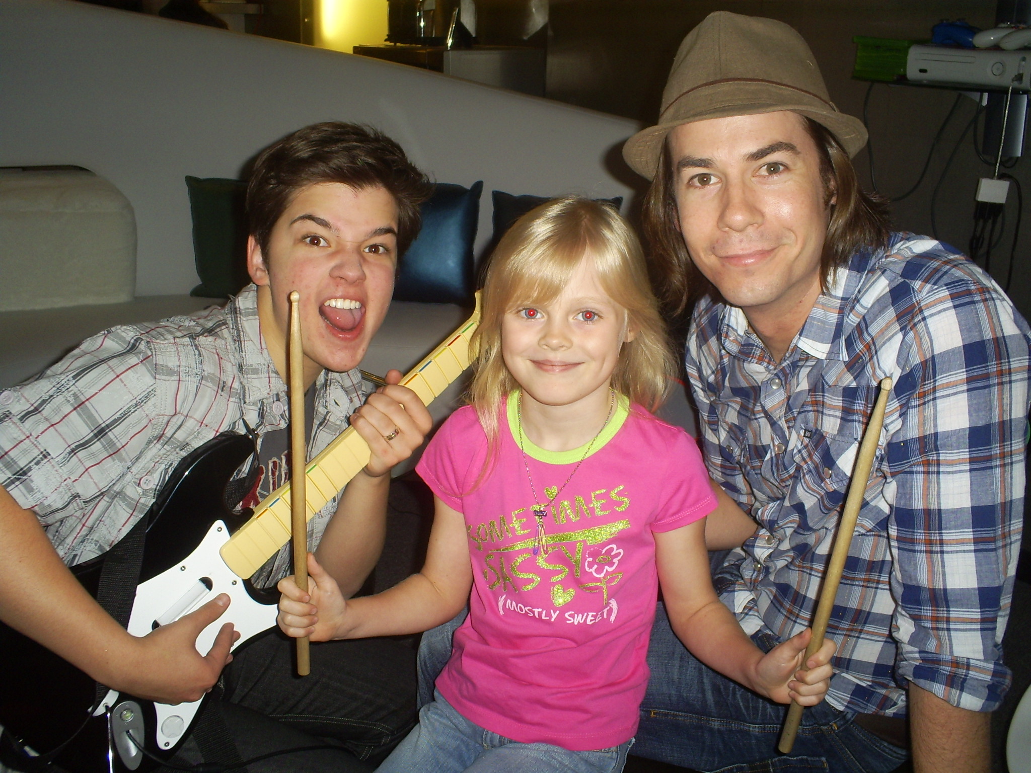 Harley with Nathan Kress and Jerry Trainor on the iCarly set.