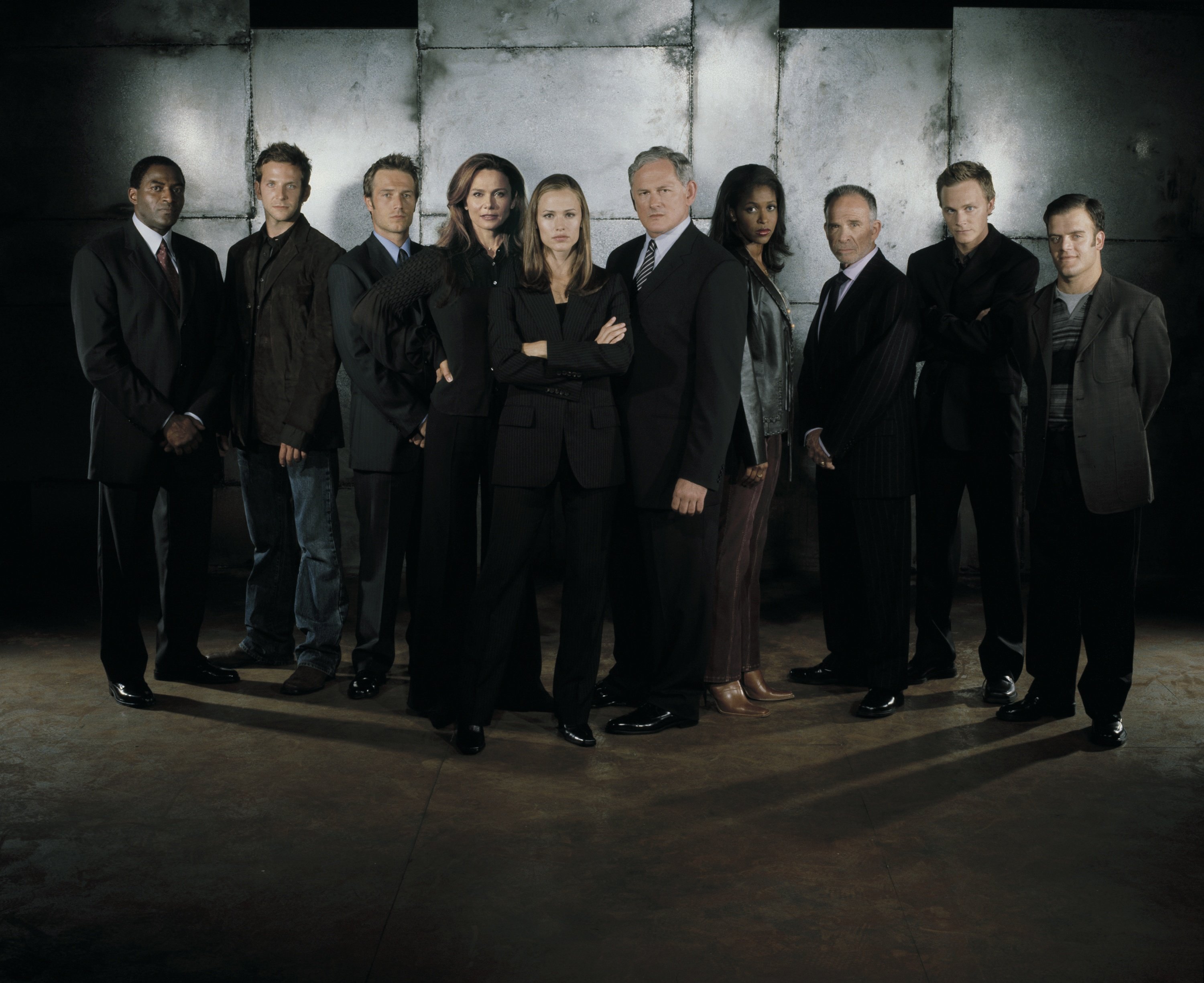 Still of Lena Olin, Victor Garber, Jennifer Garner, Bradley Cooper, Merrin Dungey, Carl Lumbly, Ron Rifkin, Michael Vartan, Kevin Weisman and David Anders in Alias (2001)