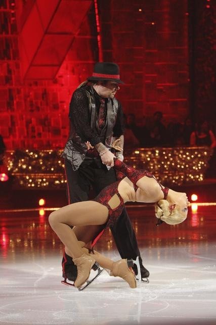 Still of Rebecca Budig, Vince Neil, Alicia Keys, Denis Petukhov, Johnny Weir, Fred Palascak, Keauna McLaughlin and Jennifer Wester in Skating with the Stars (2010)