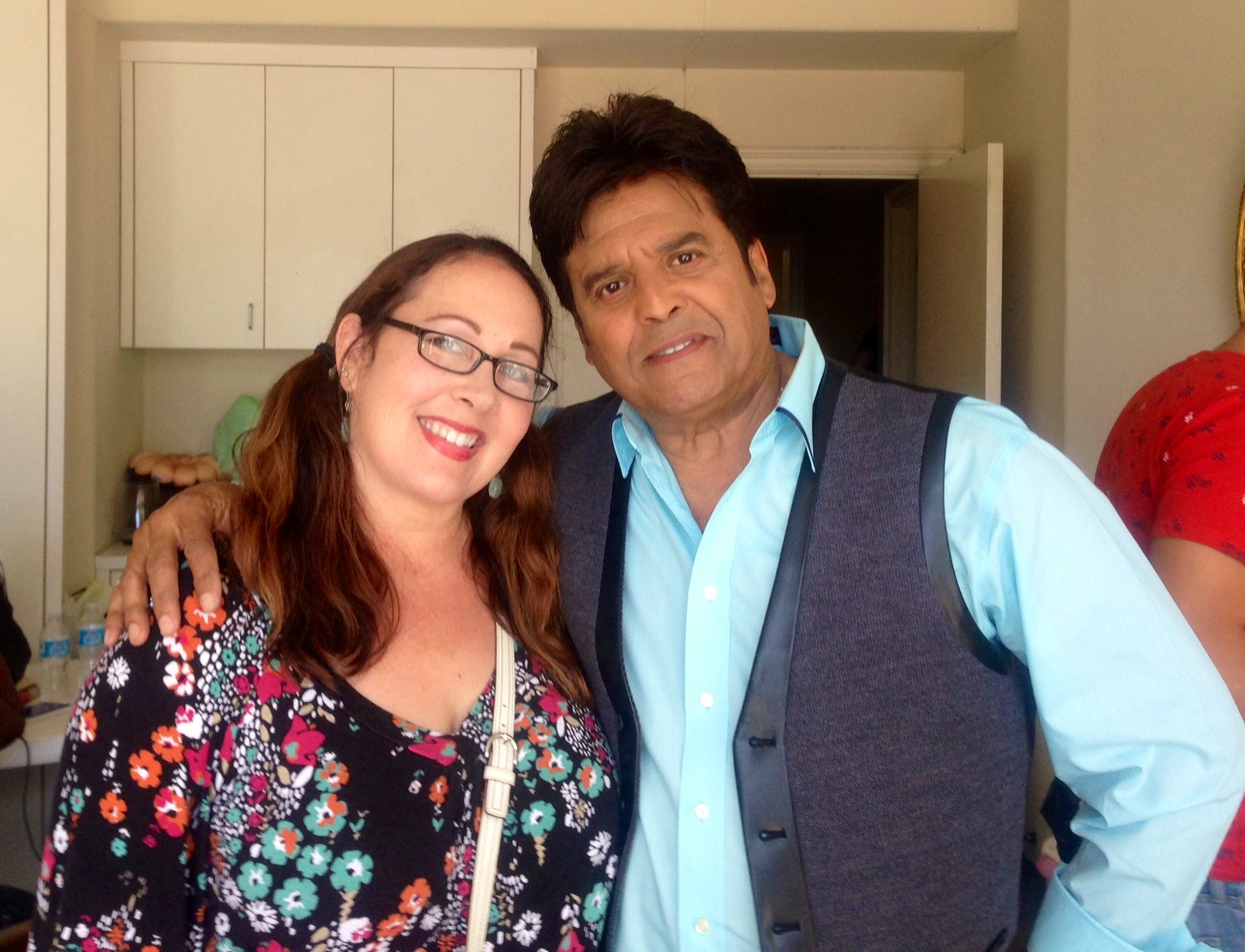Suzanne Sumner Ferry with Erik Estrada on the set of the TV Series SANGRE NEGRA (2014)