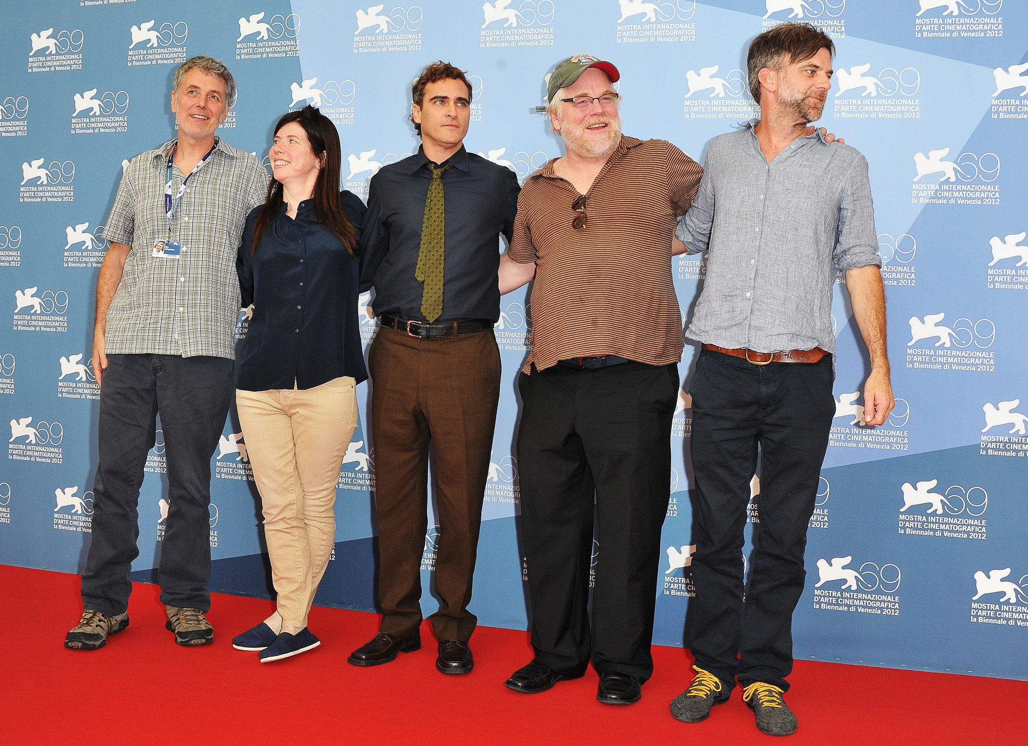 Philip Seymour Hoffman, Paul Thomas Anderson, Joaquin Phoenix, Daniel Lupi and JoAnne Sellar at event of The Master (2012)