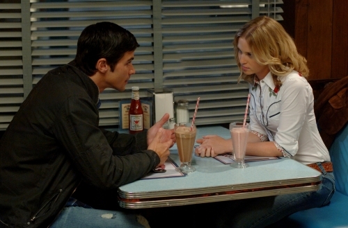 Still of Matt Cohen and Amy Gumenick in Supernatural (2005)