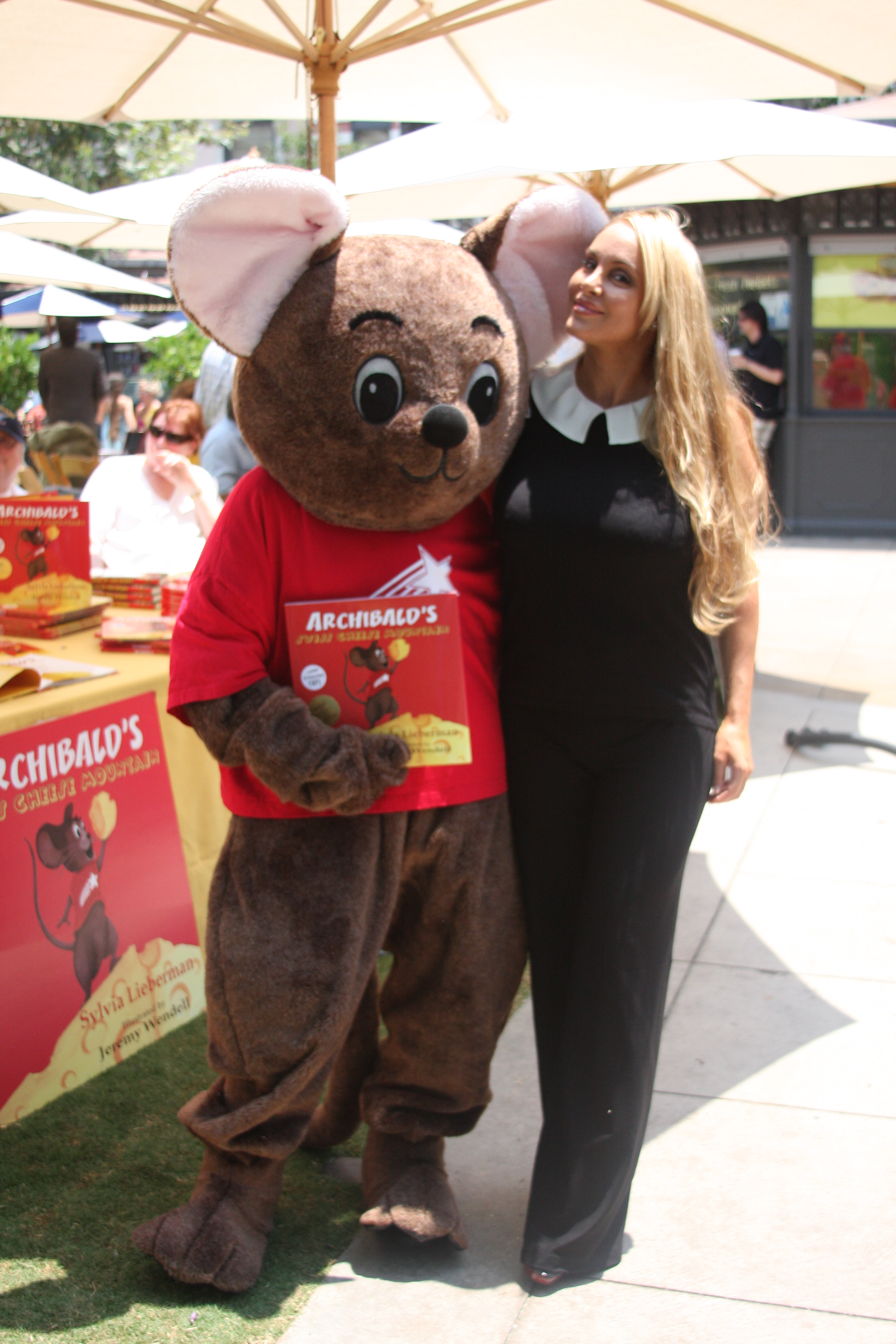 Actress Robin Arcuri posing with ARCHIBALD'S mouse. Hollywood Book Festival. The Grove, Hollywood, California.