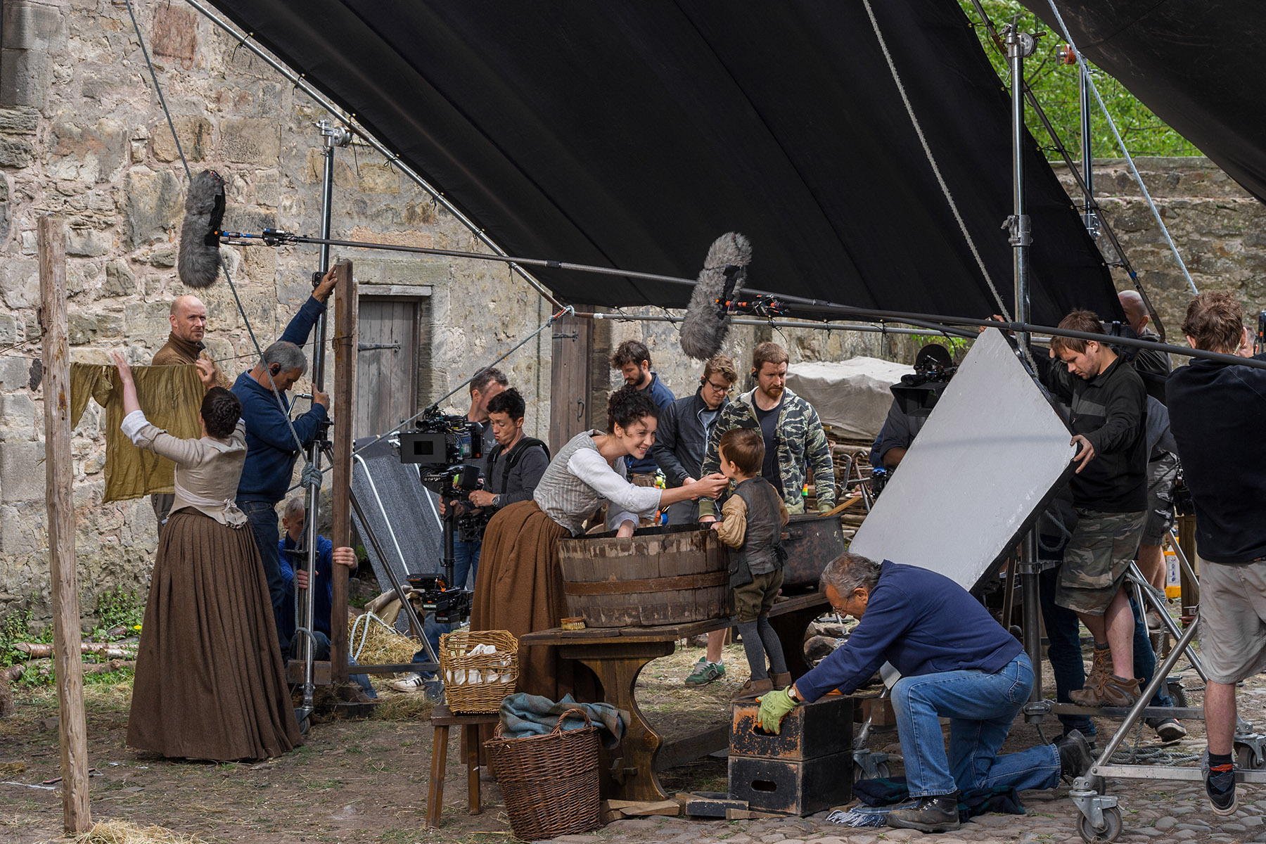 Still of Aaron Wright, Laura Donnelly and Caitriona Balfe in Outlander (2014)