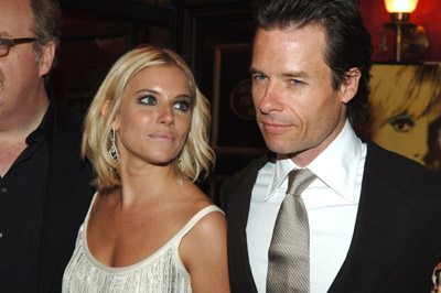 Guy Pearce and Sienna Miller at event of Factory Girl (2006)