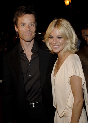 Guy Pearce and Sienna Miller at event of Factory Girl (2006)