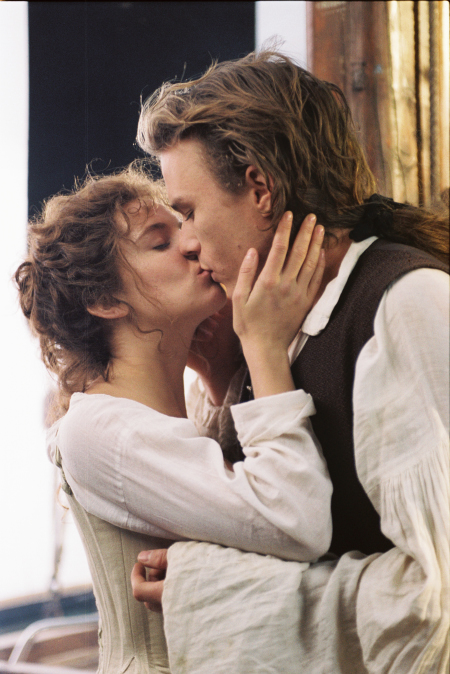 Still of Heath Ledger and Sienna Miller in Casanova (2005)