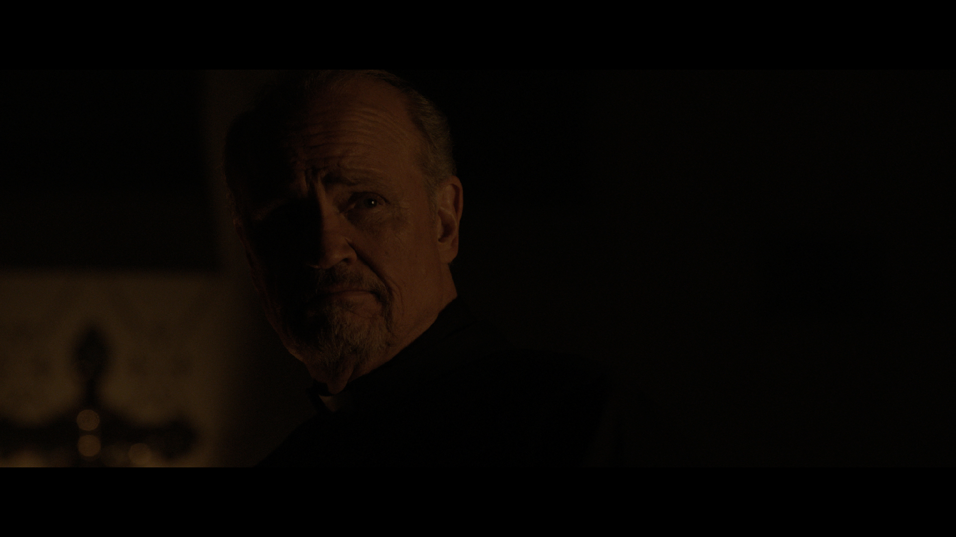 Still of Fred Dalton Thompson in Persecuted (2014)