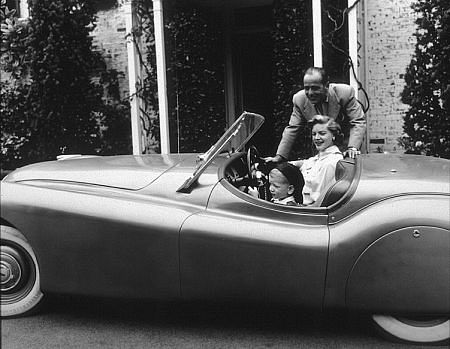 Humphrey Bogart, Lauren Bacall and son Stephen in his Jaguar XK 120