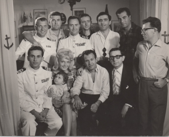 The crew I Zoi mou Arxizei me Sena and Agapi, 1960