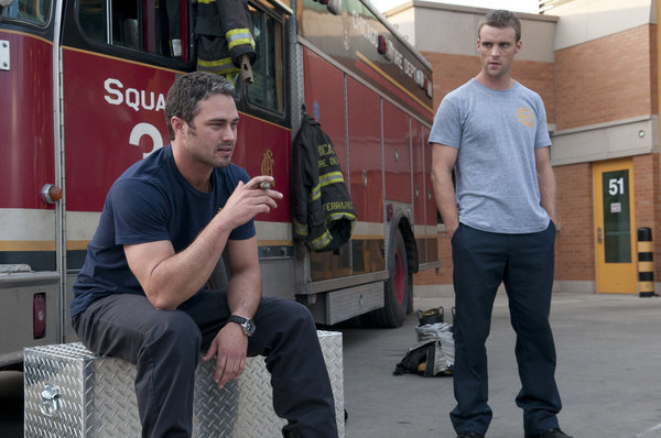 Still of Jesse Spencer and Taylor Kinney in Chicago Fire: Pilot (2012)