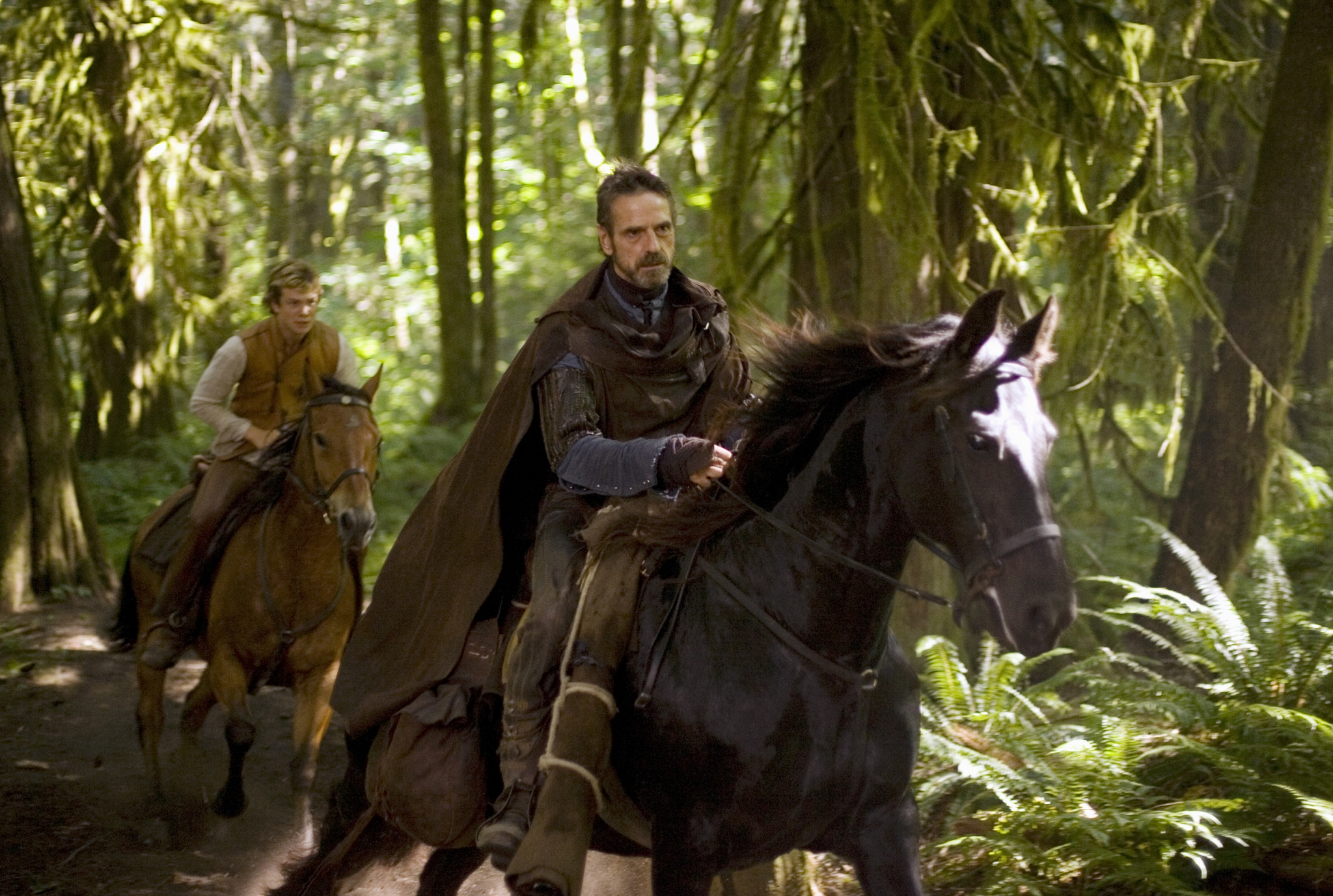 Still of Jeremy Irons and Ed Speleers in Eragon (2006)