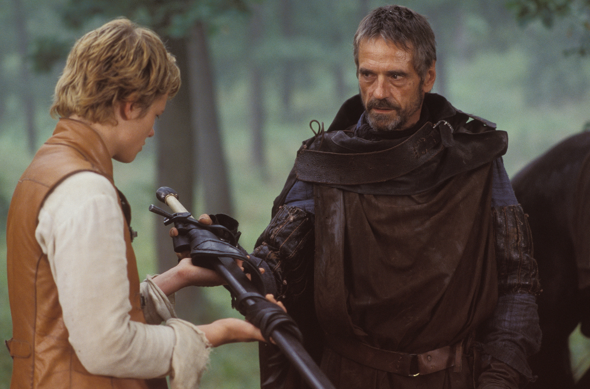 Still of Jeremy Irons and Ed Speleers in Eragon (2006)