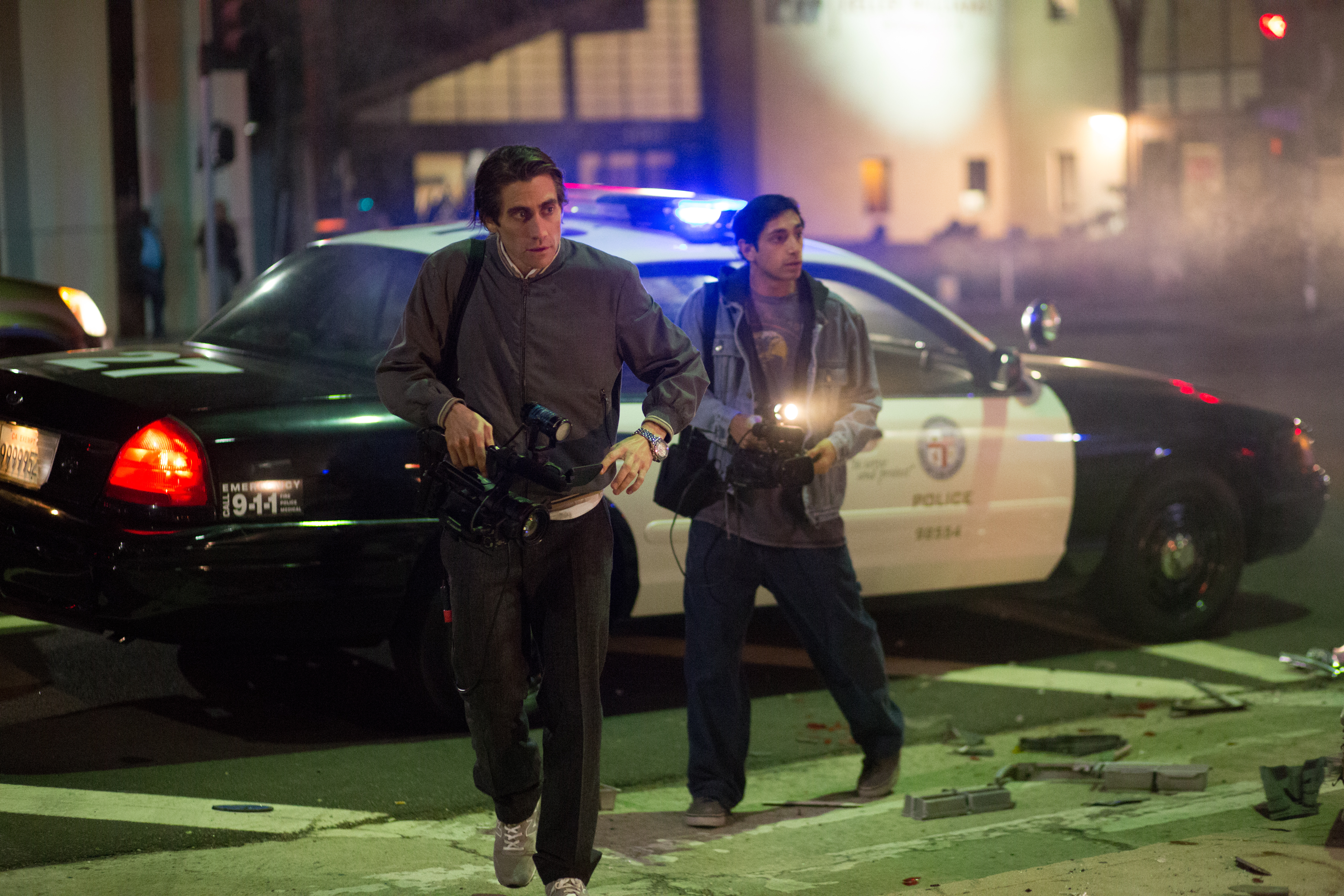 Still of Jake Gyllenhaal and Riz Ahmed in Nightcrawler (2014)