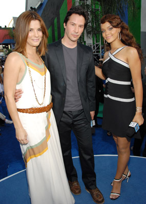 Sandra Bullock, Keanu Reeves and Rihanna at event of 2006 MTV Movie Awards (2006)