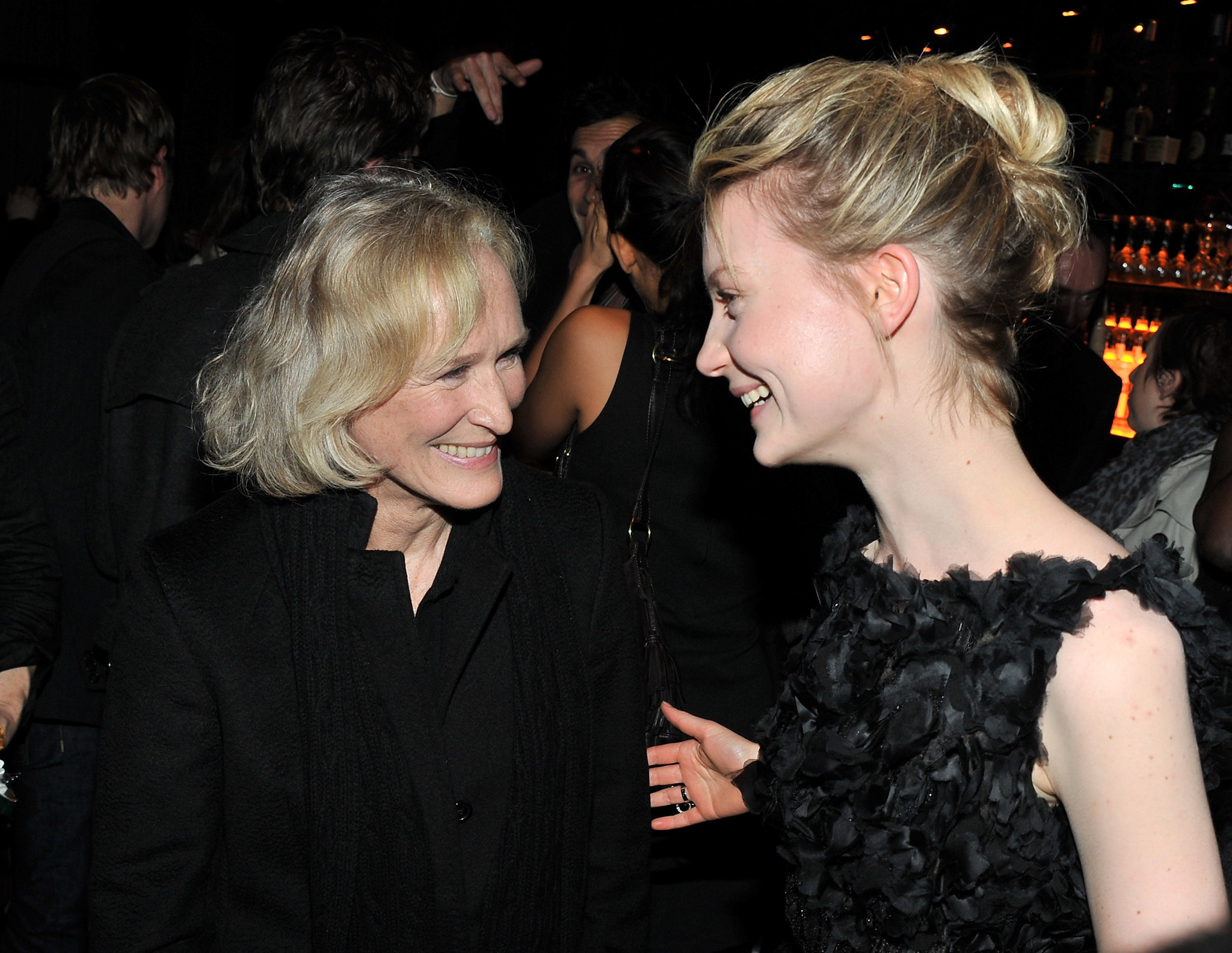 Glenn Close and Mia Wasikowska at event of Dzeine Eir (2011)