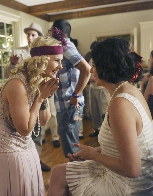 Still of Elisha Cuthbert and Casey Wilson in Happy Endings (2011)