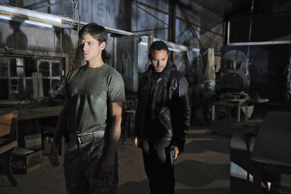 Still of Daniel Sunjata and Aaron Tveit in Graceland (2013)