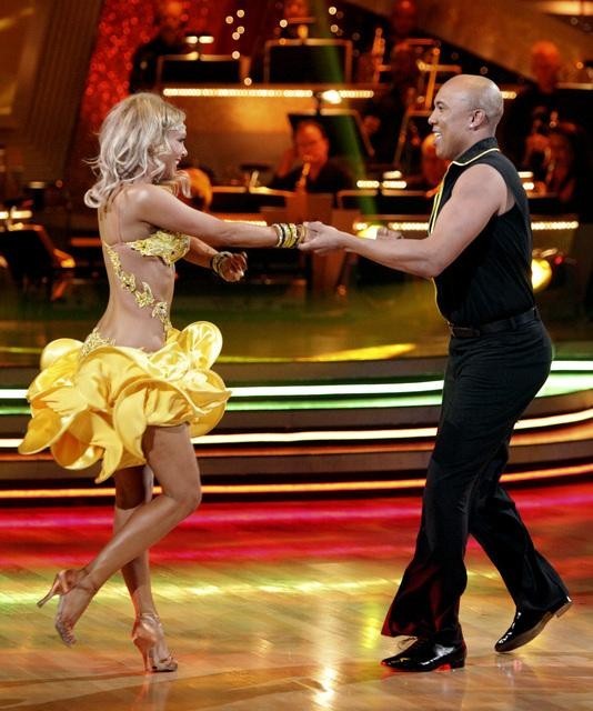 Still of Kym Johnson and Hines Ward in Dancing with the Stars (2005)