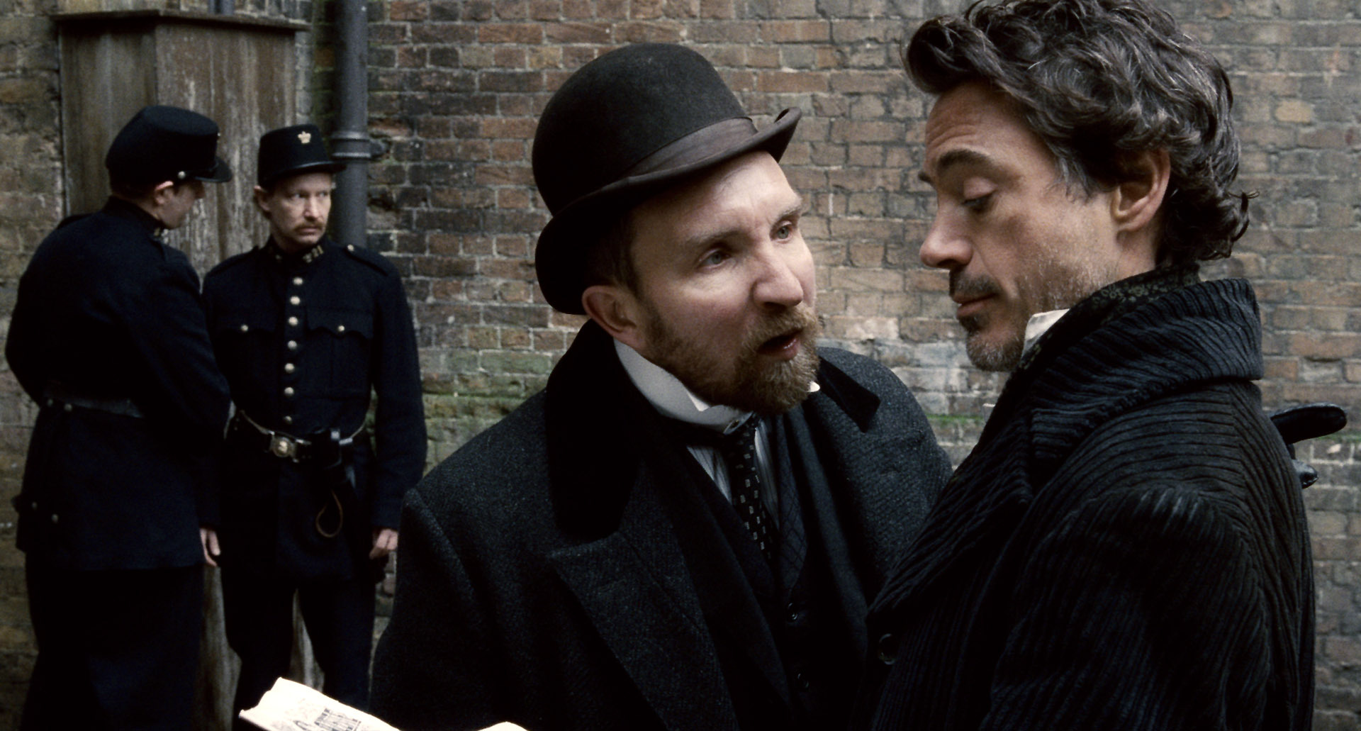 Still of Robert Downey Jr. and Eddie Marsan in Sherlock Holmes (2009)