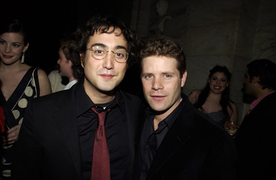 Sean Astin and Sean Lennon at event of Ziedu Valdovas: Dvi tvirtoves (2002)