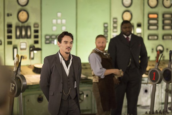 Still of Jonathan Rhys Meyers, Phil McKee and Nonso Anozie in Dracula (2013)