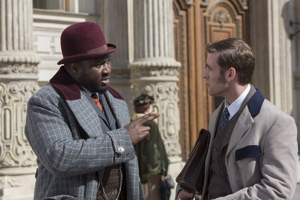 Still of Nonso Anozie and Oliver Jackson-Cohen in Dracula (2013)