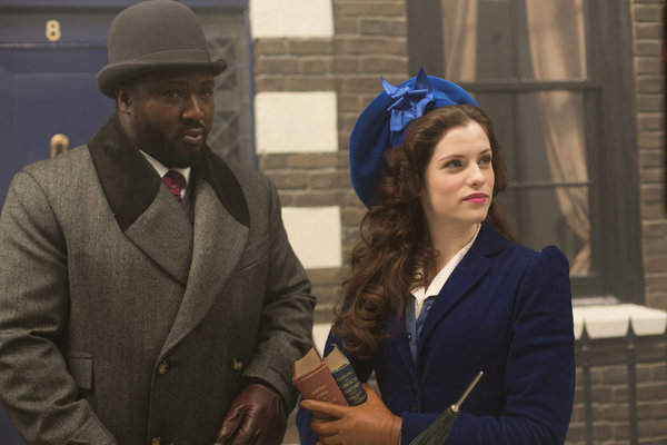 Still of Nonso Anozie and Jessica De Gouw in Dracula (2013)