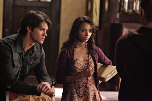 Still of Kat Graham and Steven R. McQueen in Vampyro dienorasciai (2009)