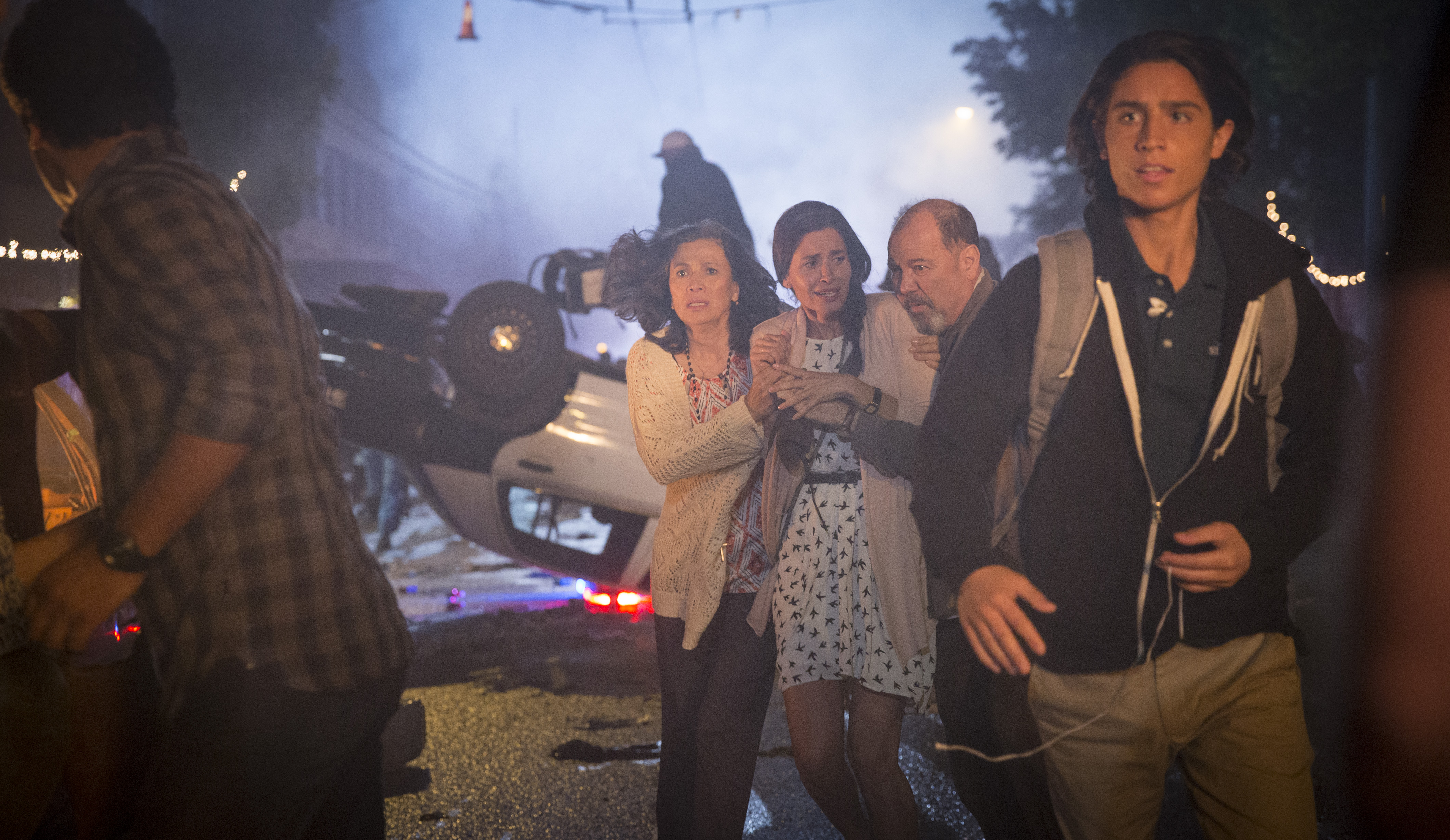 Still of Rubén Blades, Patricia Reyes Spíndola, Lorenzo James Henrie and Mercedes Mason in Fear the Walking Dead (2015)