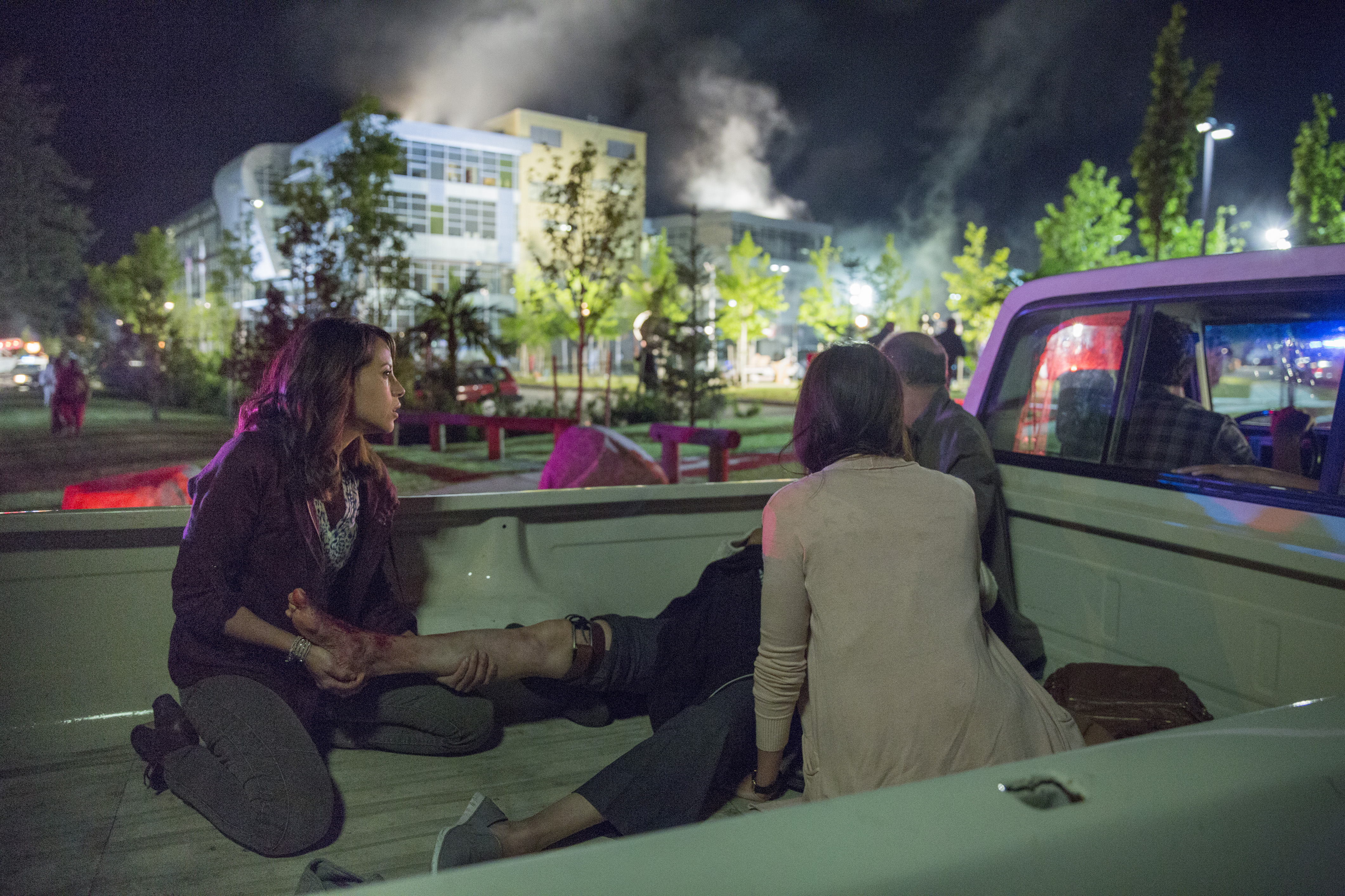 Still of Rubén Blades, Elizabeth Rodriguez and Mercedes Mason in Fear the Walking Dead (2015)