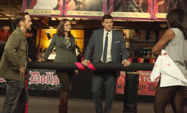 Still of David Boreanaz, Emily Deschanel and Sydelle Noel in Kaulai (2005)