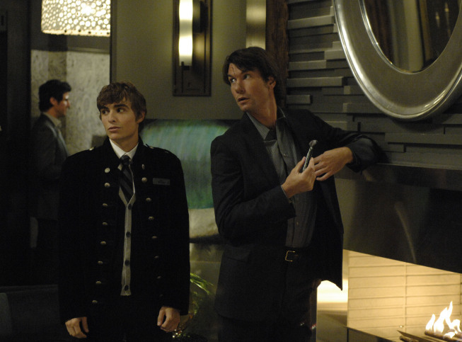 Still of Jerry O'Connell and Dave Franco in Do Not Disturb (2008)