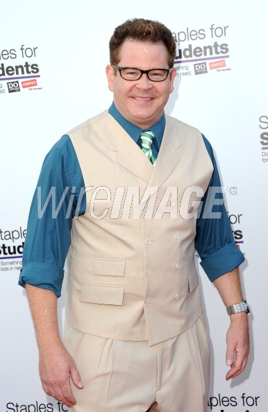 Steve Monroe arriving at the DoSomething Awards after-party
