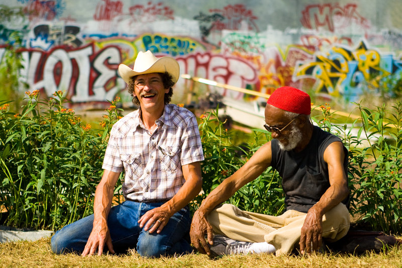 Sam Greenlee and John Hawkes in Earthwork (2009)