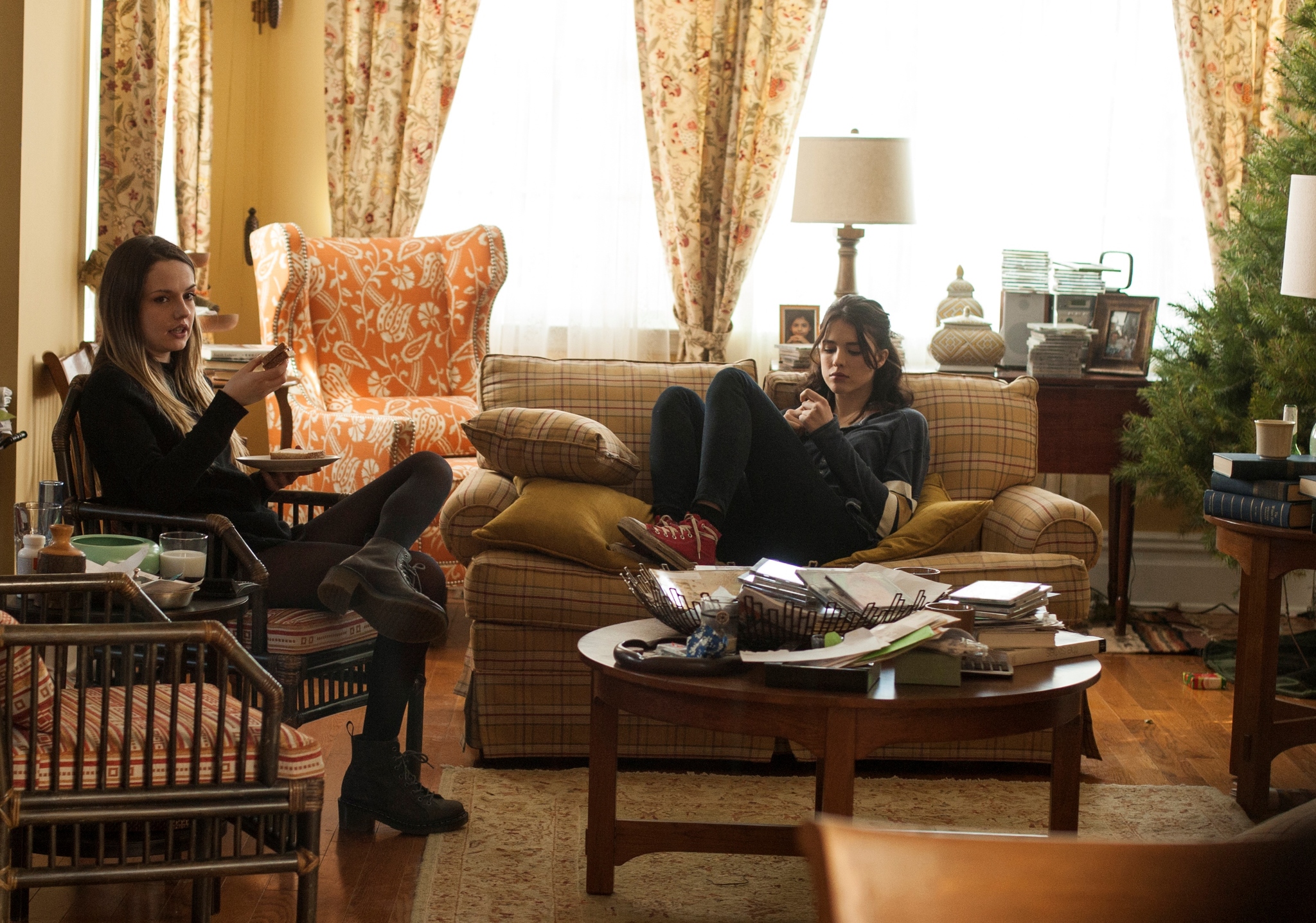 Still of Emily Meade and Margaret Qualley in The Leftovers (2014)