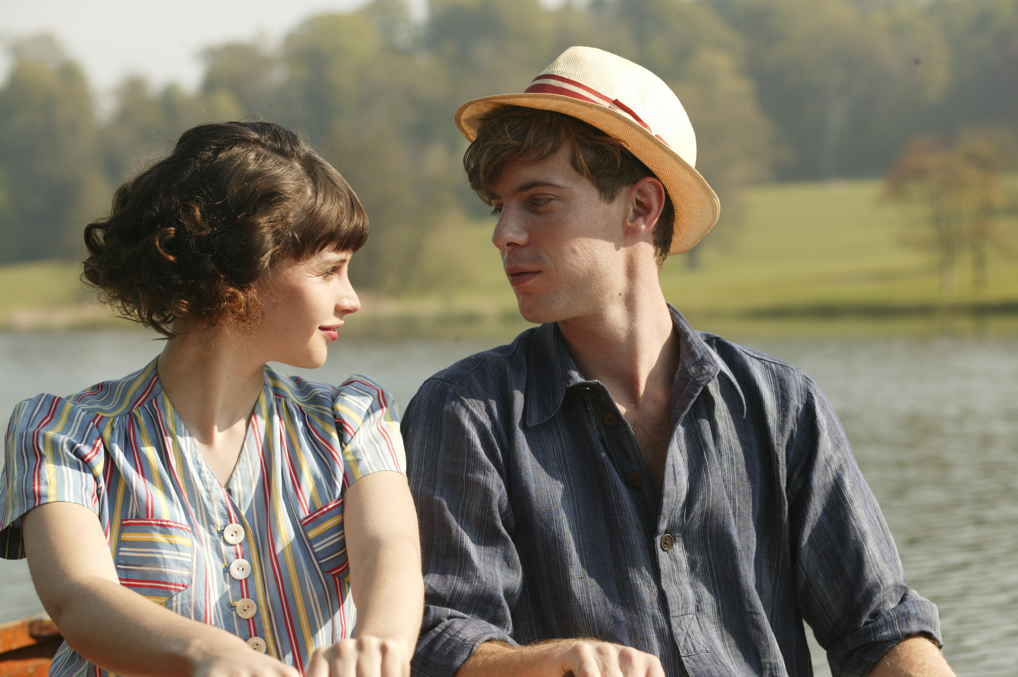 Still of Felicity Jones and Luke Treadaway in Cheerful Weather for the Wedding (2012)