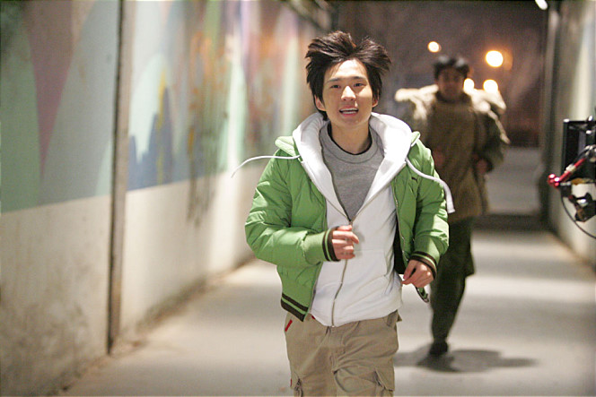 Still of Deok-Hwan Ryu in Adeul (2007)