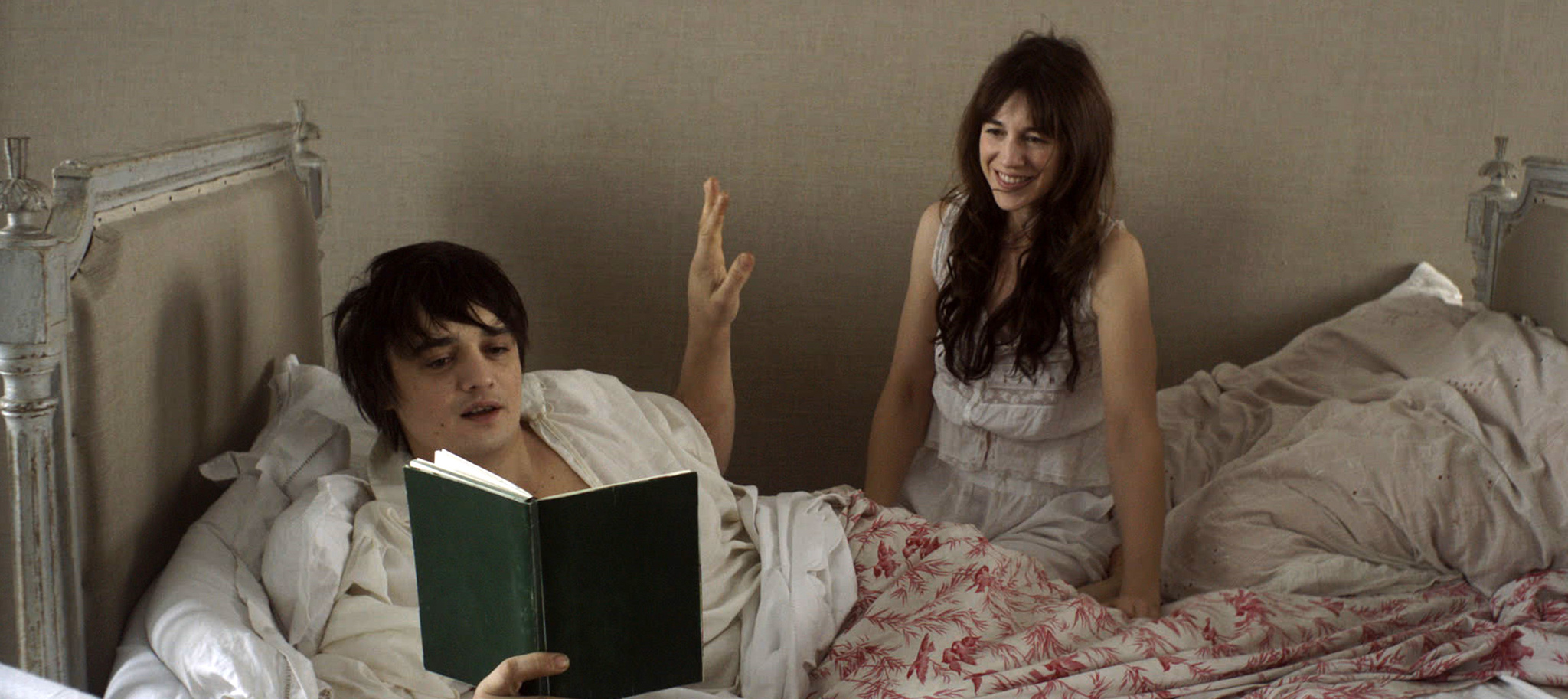 Still of Charlotte Gainsbourg and Pete Doherty in Confession of a Child of the Century (2012)